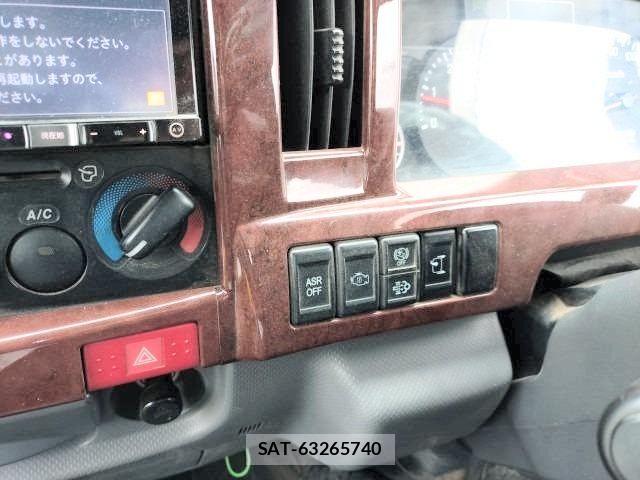 Isuzu ELF TRUCK 2018-03 7020402-8