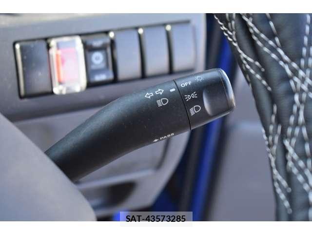 Isuzu ELF TRUCK 2021-03 7020406-11