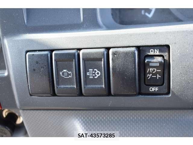 Isuzu ELF TRUCK 2021-03 7020406-15