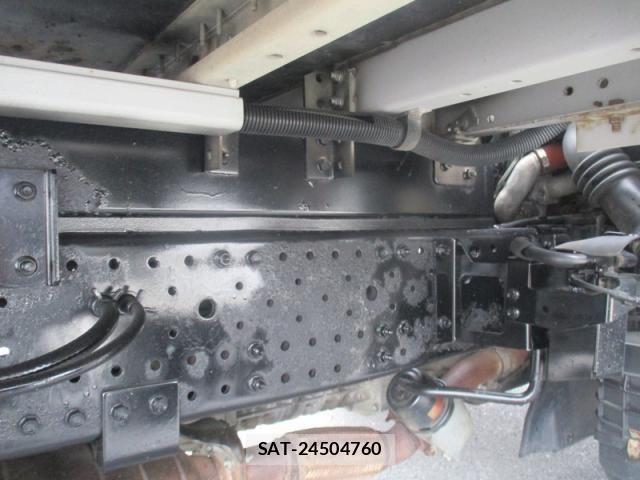 Isuzu ELF TRUCK 2012-07 7058392-13