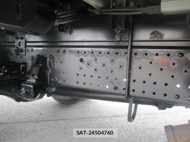 Isuzu ELF TRUCK 2012-07 7058392-15