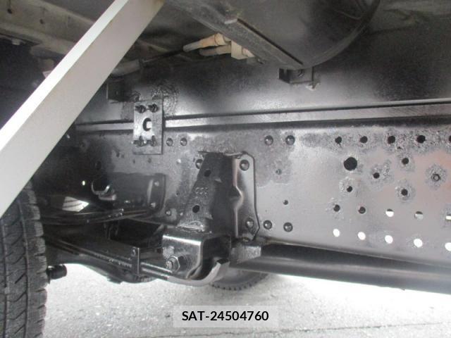 Isuzu ELF TRUCK 2012-07 7058392-17