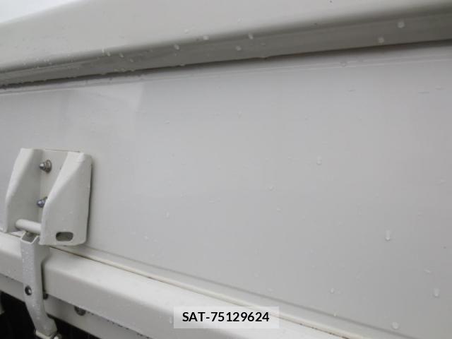 Isuzu ELF TRUCK 2018-05 7217994-15