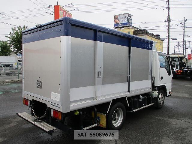 Isuzu ELF TRUCK 2018-02 7217989-2