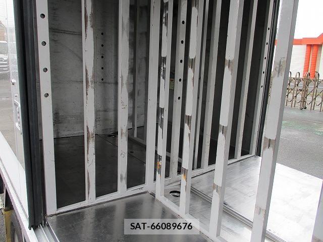 Isuzu ELF TRUCK 2018-02 7217989-4