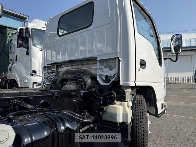 Isuzu ELF TRUCK 2014-11 7217970-13