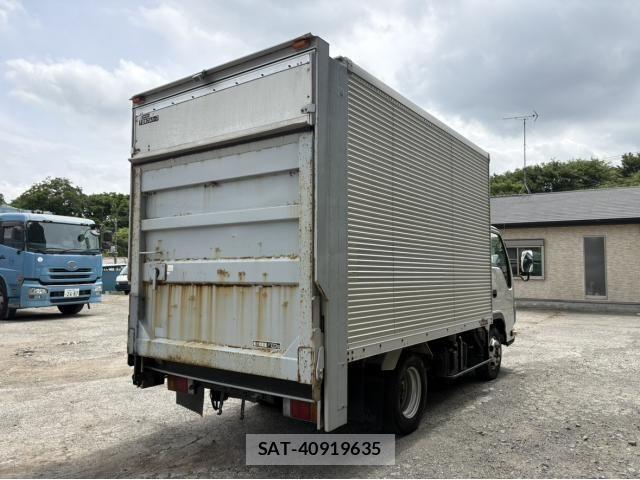 Isuzu ELF TRUCK 2012-05 7217954-3