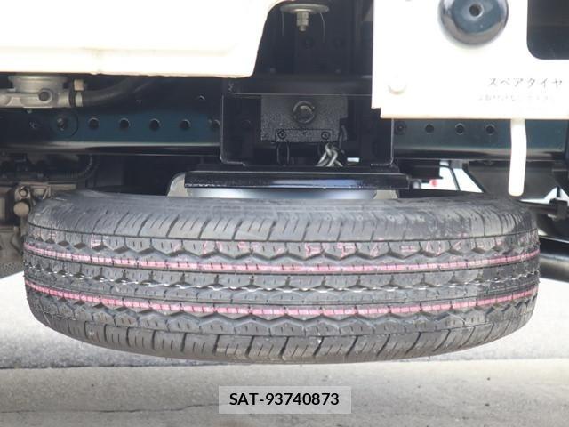 Isuzu ELF TRUCK 2017-11 7217982-18