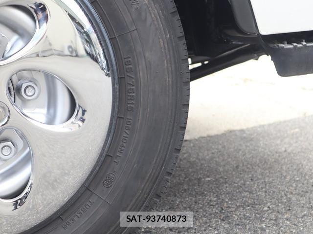 Isuzu ELF TRUCK 2017-11 7217982-19