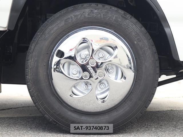 Isuzu ELF TRUCK 2017-11 7217982-21