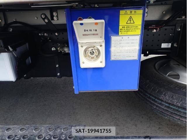 Isuzu ELF TRUCK 2025-02 7218056-12