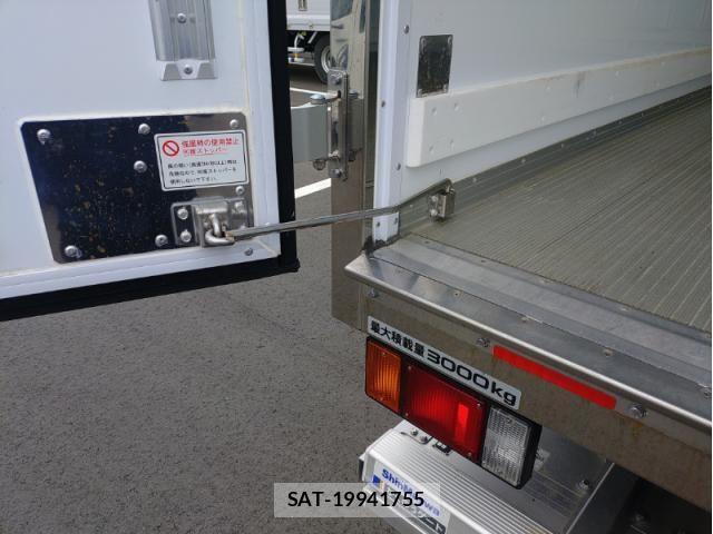 Isuzu ELF TRUCK 2025-02 7218056-6