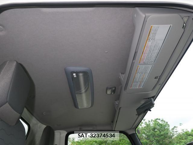 Isuzu ELF TRUCK 2025-03 7218057-22