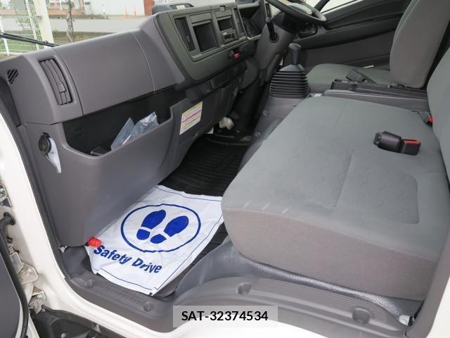 Isuzu ELF TRUCK 2025-03 7218057-24