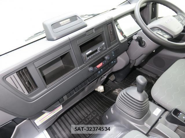 Isuzu ELF TRUCK 2025-03 7218057-25