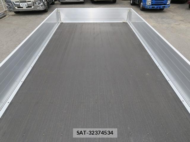 Isuzu ELF TRUCK 2025-03 7218057-8
