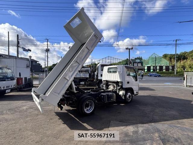 Isuzu ELF TRUCK 2017-03 7217977-12
