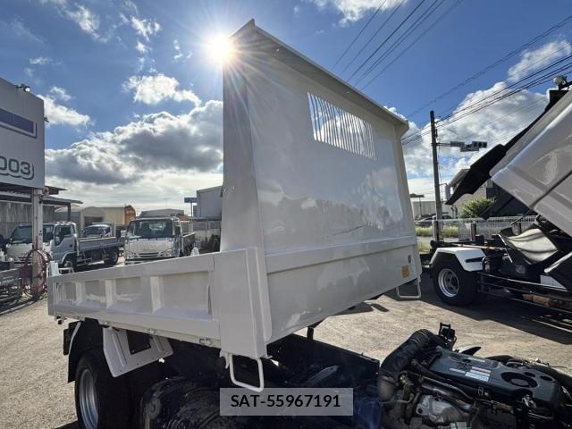 Isuzu ELF TRUCK 2017-03 7217977-18