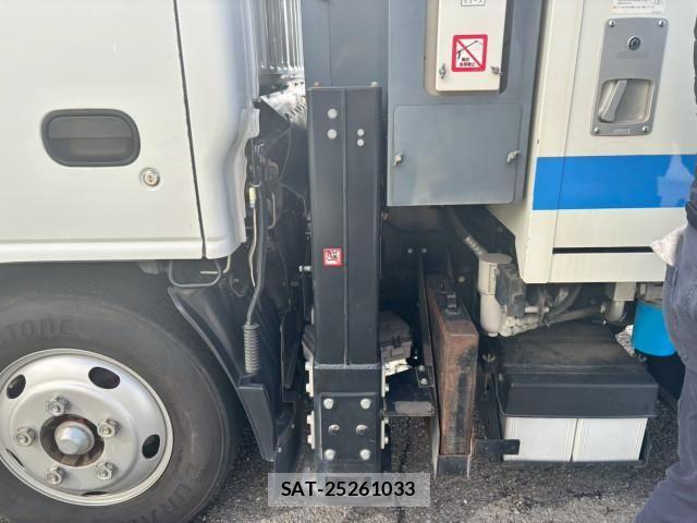 Isuzu ELF TRUCK 2020-03 7218035-24