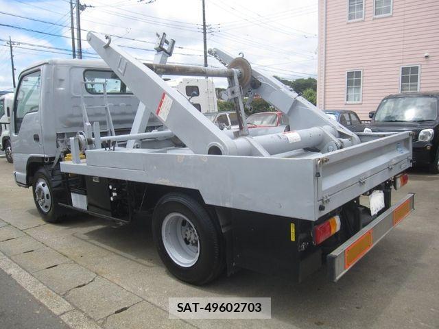 Isuzu ELF TRUCK 2003-01 7217938-2