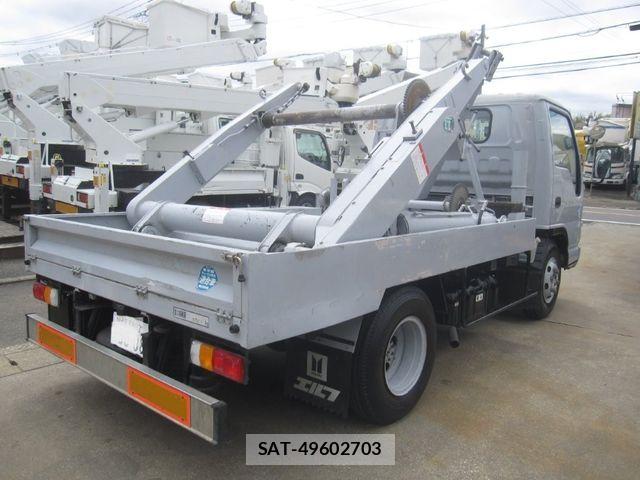 Isuzu ELF TRUCK 2003-01 7217938-3