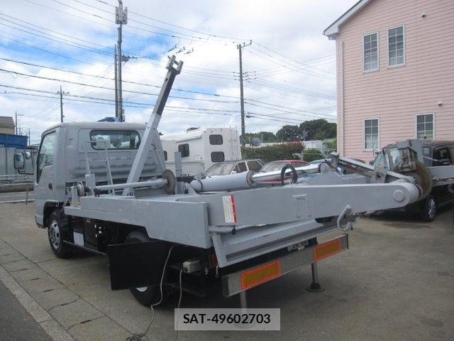Isuzu ELF TRUCK 2003-01 7217938-8