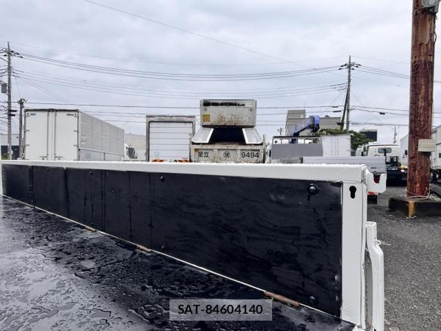 Isuzu ELF TRUCK 2013-09 7217959-10