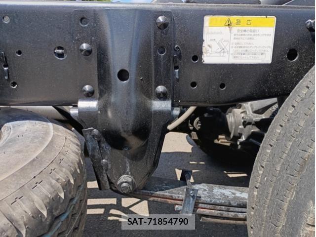 Isuzu ELF TRUCK 2018-02 7217983-13