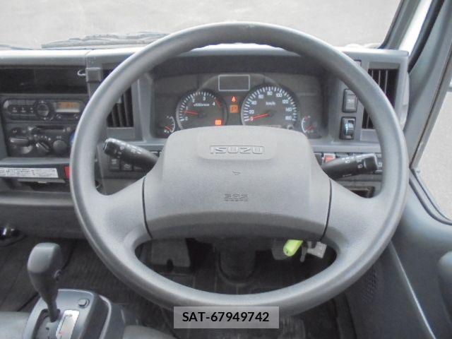 Isuzu ELF TRUCK 2015-04 7217967-1