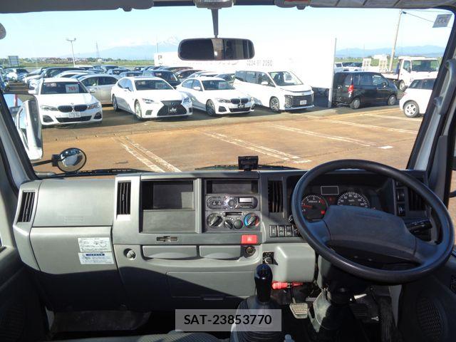 Isuzu ELF TRUCK 2018-02 7217986-7