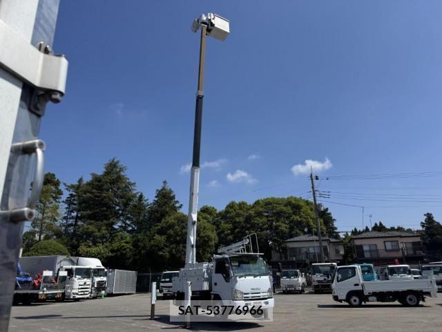 Isuzu ELF TRUCK 2012-10 7217955-11