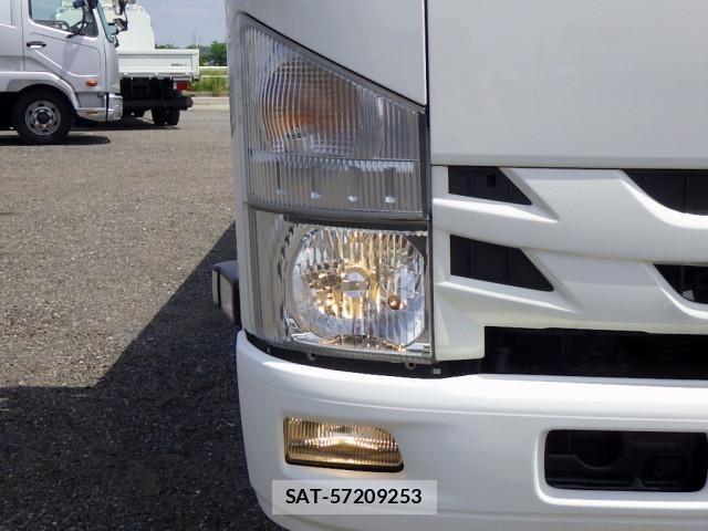 Isuzu ELF TRUCK 2021-02 7250648-2