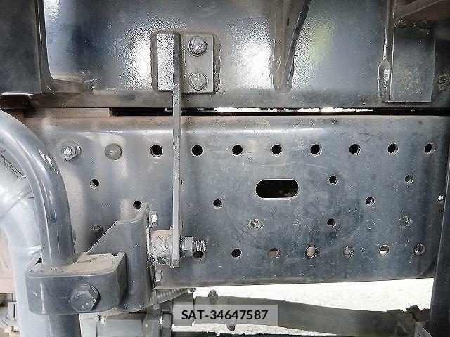 Isuzu ELF TRUCK 2017-06 7250168-17