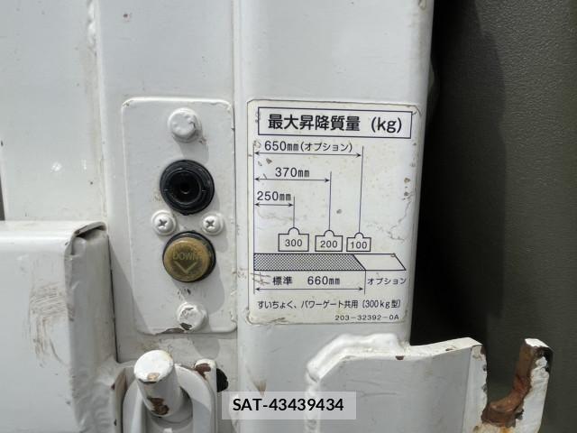 Isuzu ELF TRUCK 2018-02 7250664-17