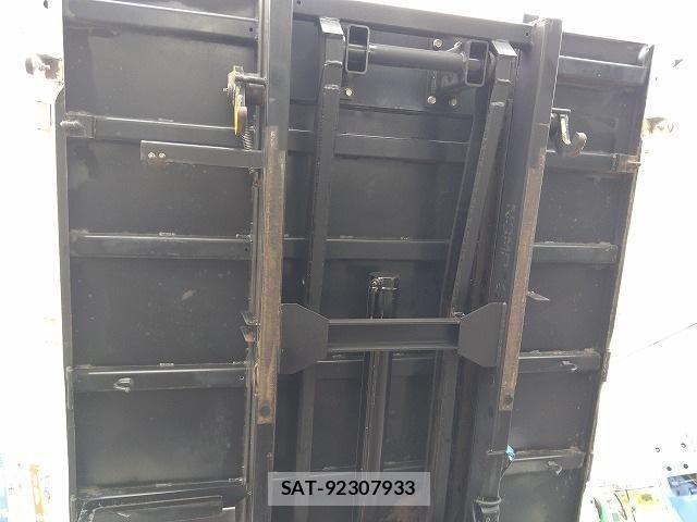 Isuzu ELF TRUCK 2017-03 7250655-10
