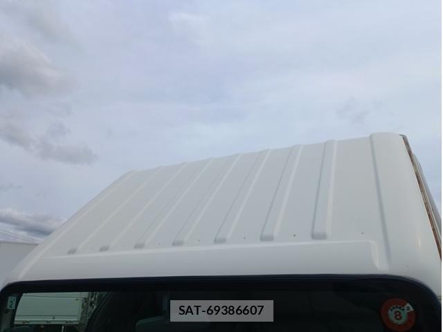 Isuzu ELF TRUCK 2013-02 7250679-12