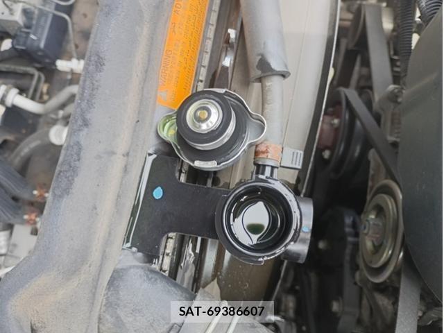 Isuzu ELF TRUCK 2013-02 7250679-16