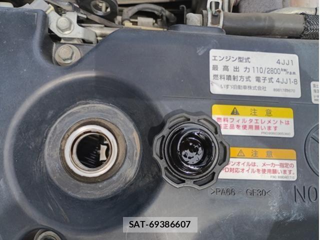 Isuzu ELF TRUCK 2013-02 7250679-17