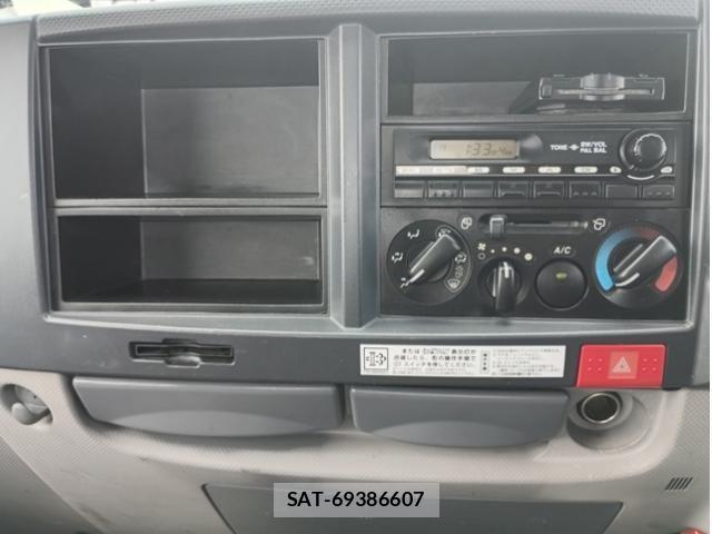 Isuzu ELF TRUCK 2013-02 7250679-21