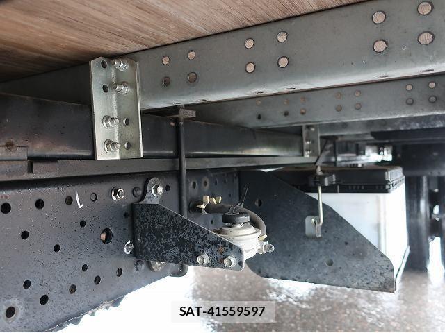 Isuzu ELF TRUCK 2018-08 7271850-11