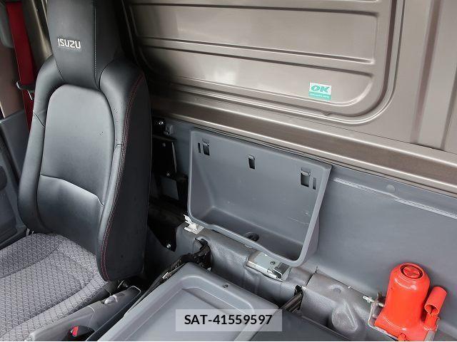 Isuzu ELF TRUCK 2018-08 7271850-19