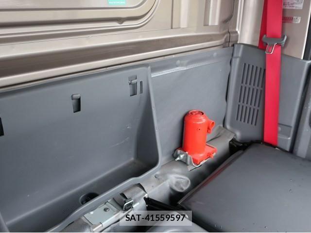 Isuzu ELF TRUCK 2018-08 7271850-21