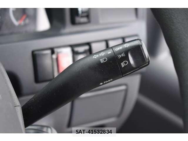 Isuzu ELF TRUCK 2015-03 7326899-11