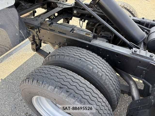 Isuzu ELF TRUCK 2023-06 7326879-18