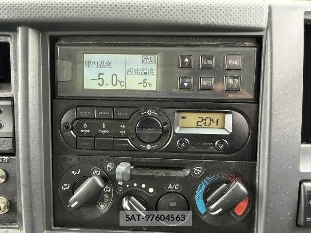 Isuzu ELF TRUCK 2013-06 7326902-17