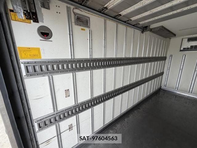 Isuzu ELF TRUCK 2013-06 7326902-24