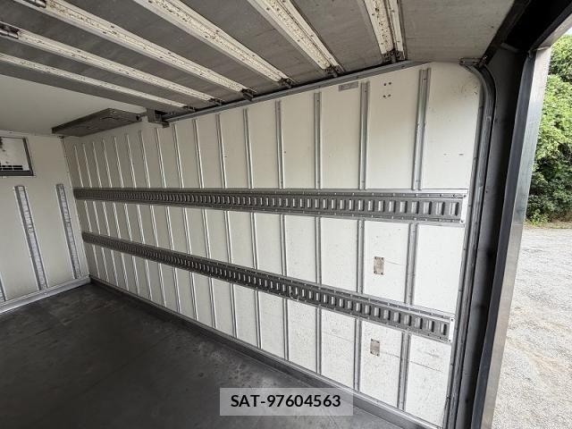Isuzu ELF TRUCK 2013-06 7326902-25