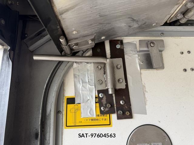 Isuzu ELF TRUCK 2013-06 7326902-26