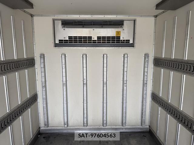 Isuzu ELF TRUCK 2013-06 7326902-27