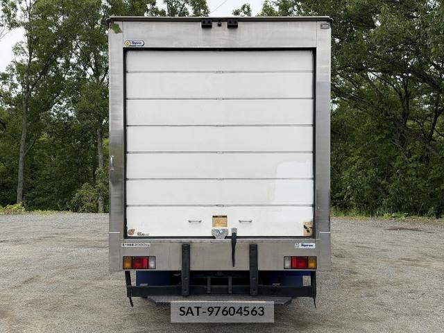 Isuzu ELF TRUCK 2013-06 7326902-4